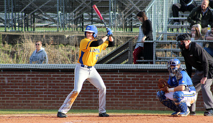 Baseball Loses Double-Header to Tusculum