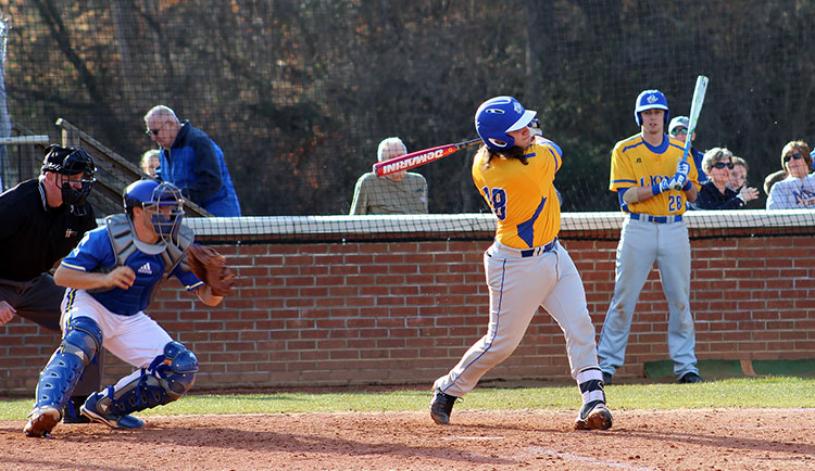 Baseball Drops 3-2 Decision in Extra Innings