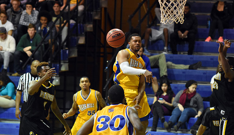 Men's Basketball Loses at the Buzzer to Coker