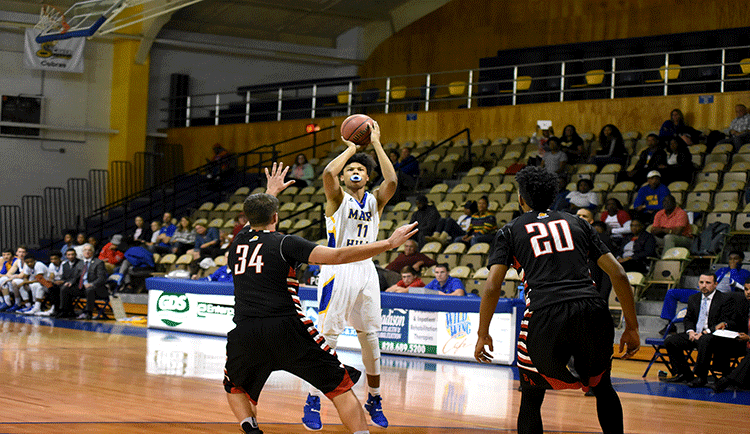 Men's Basketball Loses at Queens