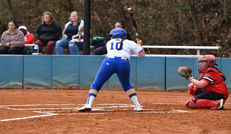 Mars Hill earns split with Montreat