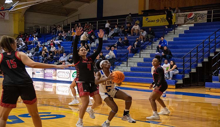 Mars Hill downed by Mount Olive in non-conference play