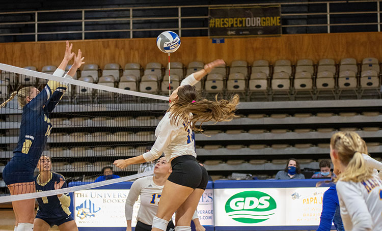 Mars Hill claws way to thrilling five-set win over Tusculum